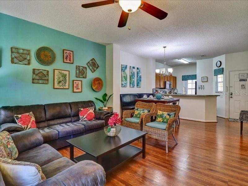 For Rent: $2,000 (3 beds, 2 baths, 1291 Square Feet)
