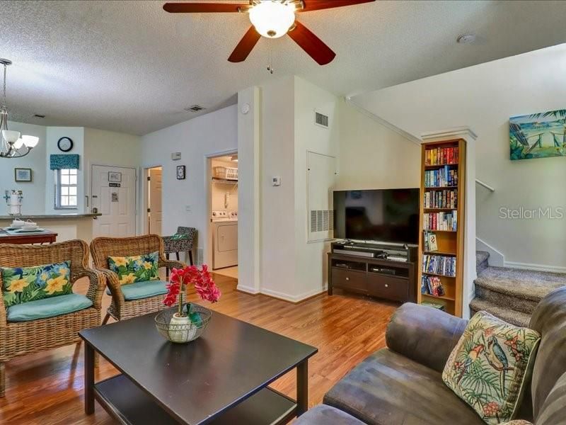 For Rent: $2,000 (3 beds, 2 baths, 1291 Square Feet)
