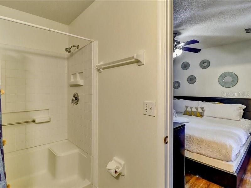 For Rent: $2,000 (3 beds, 2 baths, 1291 Square Feet)