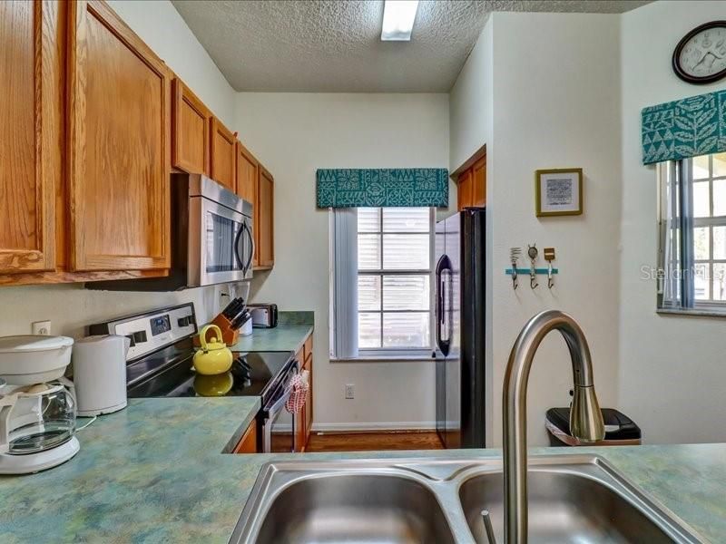 For Rent: $2,000 (3 beds, 2 baths, 1291 Square Feet)