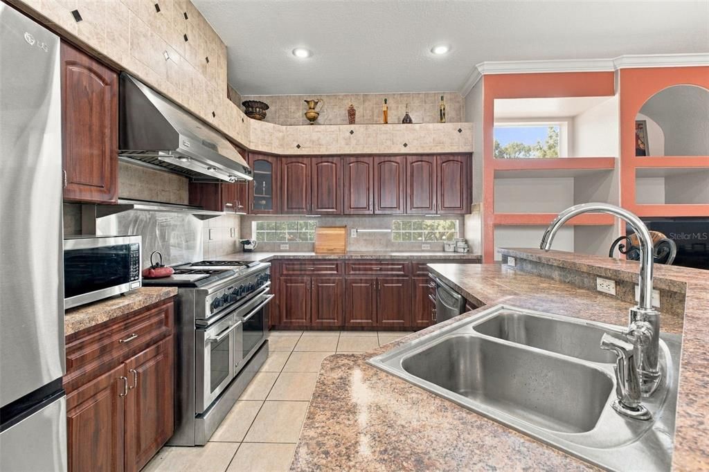 En Venta: $677,000 (5 camas, 4 baños, 3171 Pies cuadrados)