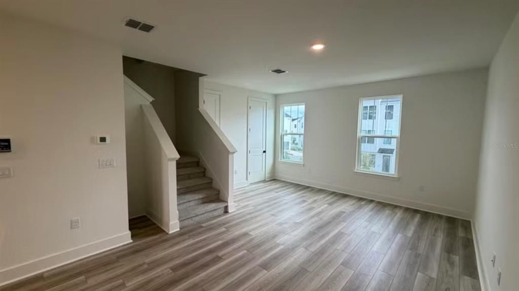 For Rent: $3,095 (4 beds, 3 baths, 1921 Square Feet)