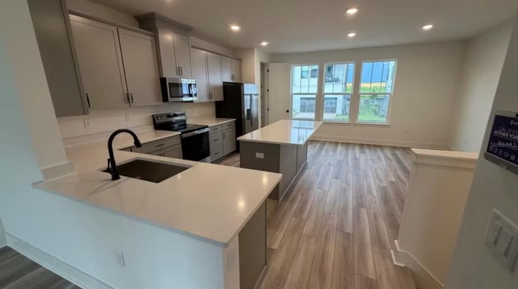 For Rent: $3,095 (4 beds, 3 baths, 1921 Square Feet)