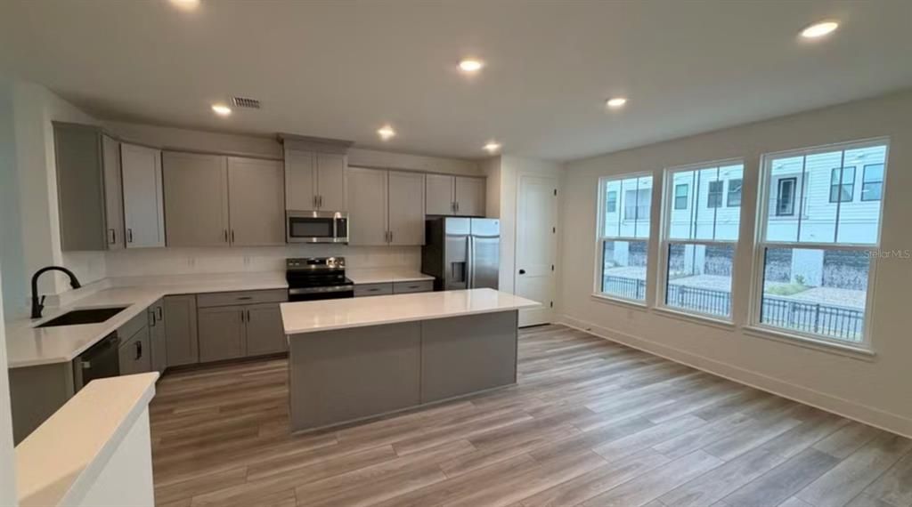 For Rent: $3,095 (4 beds, 3 baths, 1921 Square Feet)