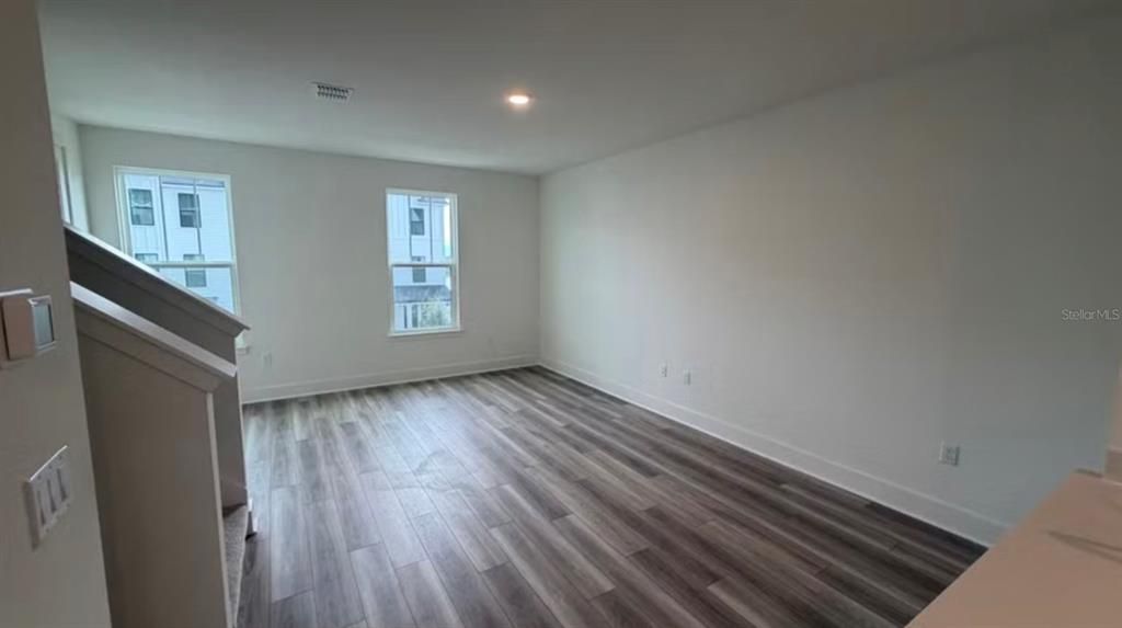 For Rent: $3,095 (4 beds, 3 baths, 1921 Square Feet)