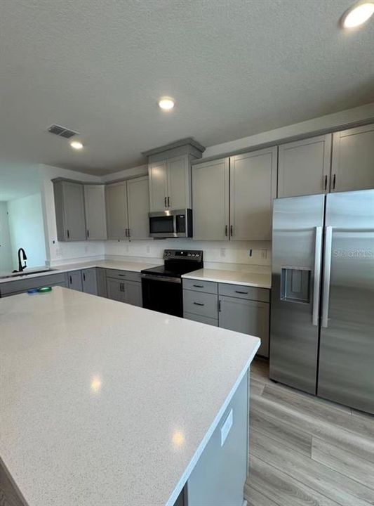 For Rent: $3,095 (4 beds, 3 baths, 1921 Square Feet)