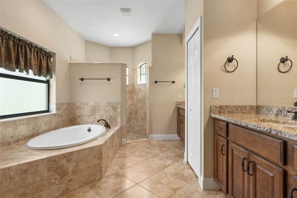 待售: $685,000 (3 贝兹, 2 浴室, 2353 平方英尺)