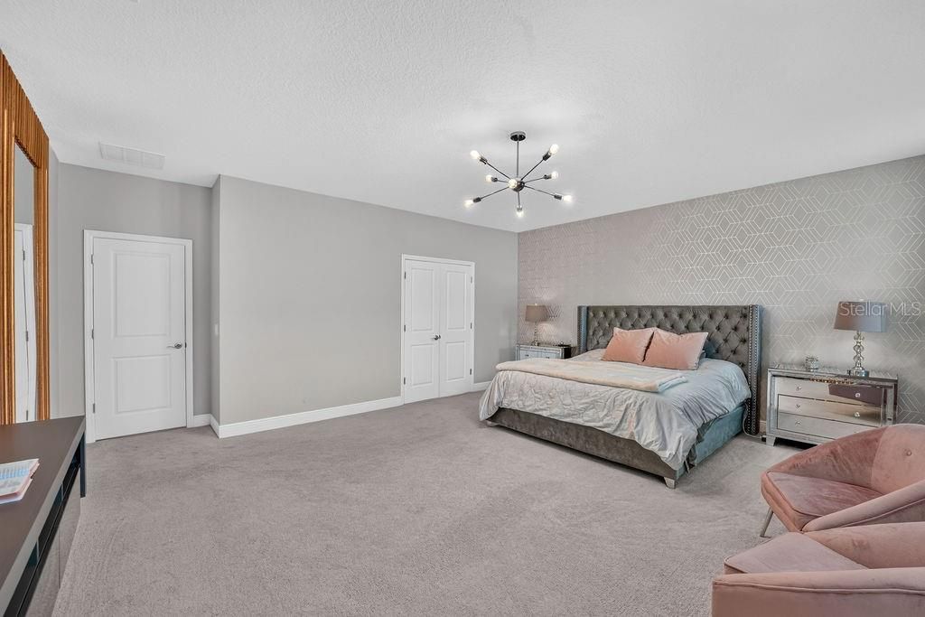 For Sale: $1,090,000 (5 beds, 4 baths, 3878 Square Feet)