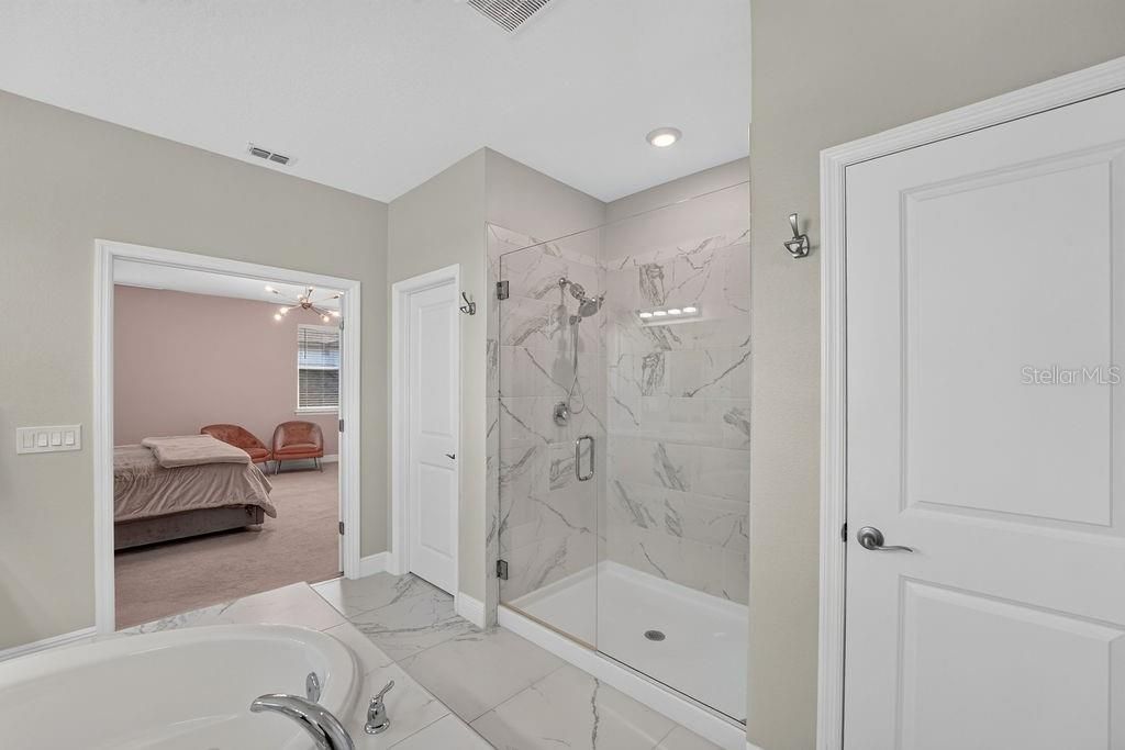 For Sale: $1,090,000 (5 beds, 4 baths, 3878 Square Feet)