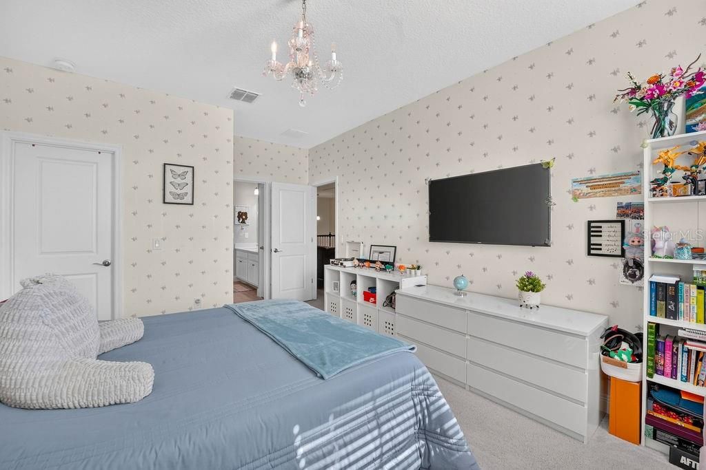 For Sale: $1,090,000 (5 beds, 4 baths, 3878 Square Feet)