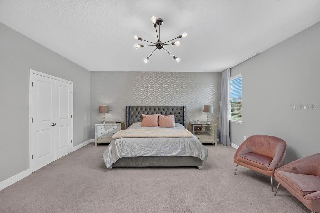 For Sale: $1,090,000 (5 beds, 4 baths, 3878 Square Feet)