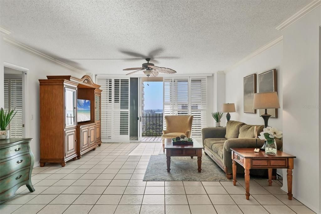 For Sale: $790,000 (2 beds, 2 baths, 1421 Square Feet)
