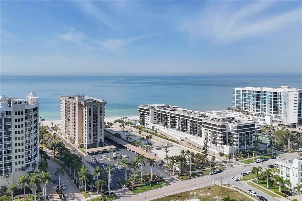 For Sale: $790,000 (2 beds, 2 baths, 1421 Square Feet)