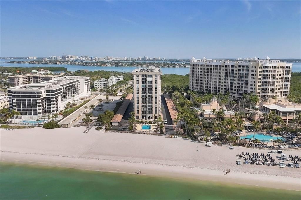 For Sale: $790,000 (2 beds, 2 baths, 1421 Square Feet)