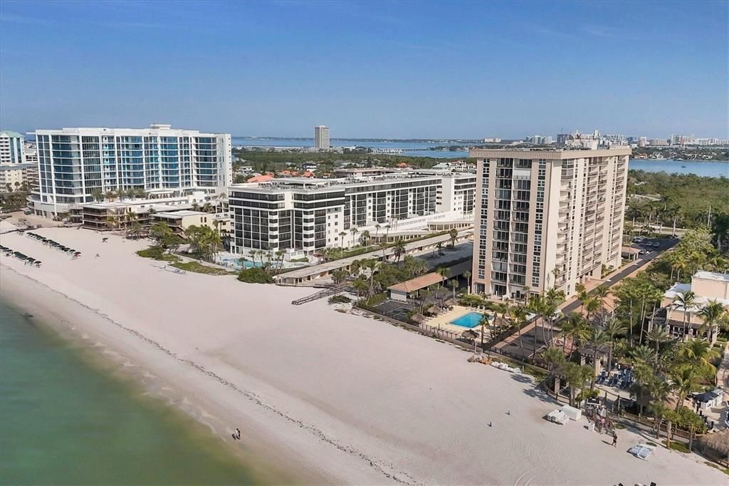 For Sale: $790,000 (2 beds, 2 baths, 1421 Square Feet)