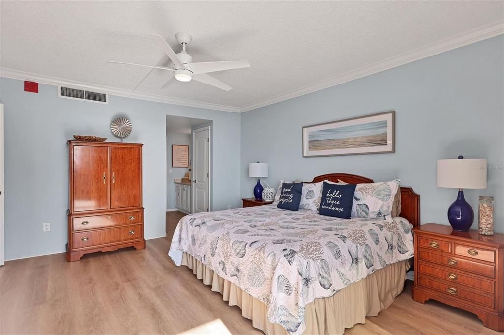 For Sale: $790,000 (2 beds, 2 baths, 1421 Square Feet)