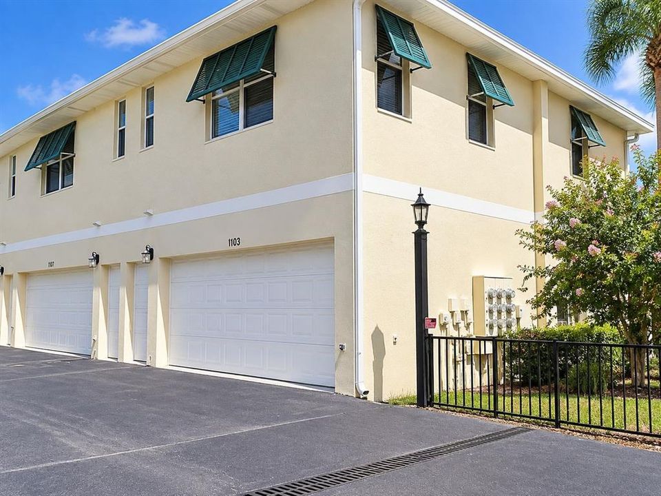 For Rent: $3,500 (3 beds, 2 baths, 1113 Square Feet)