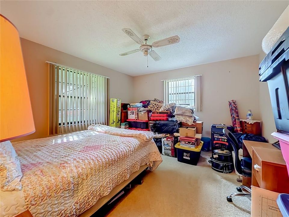 For Sale: $199,500 (2 beds, 2 baths, 940 Square Feet)