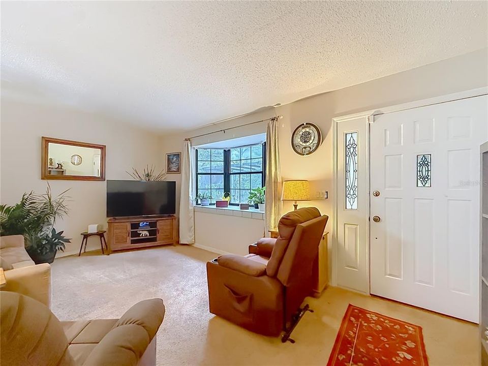 For Sale: $199,500 (2 beds, 2 baths, 940 Square Feet)