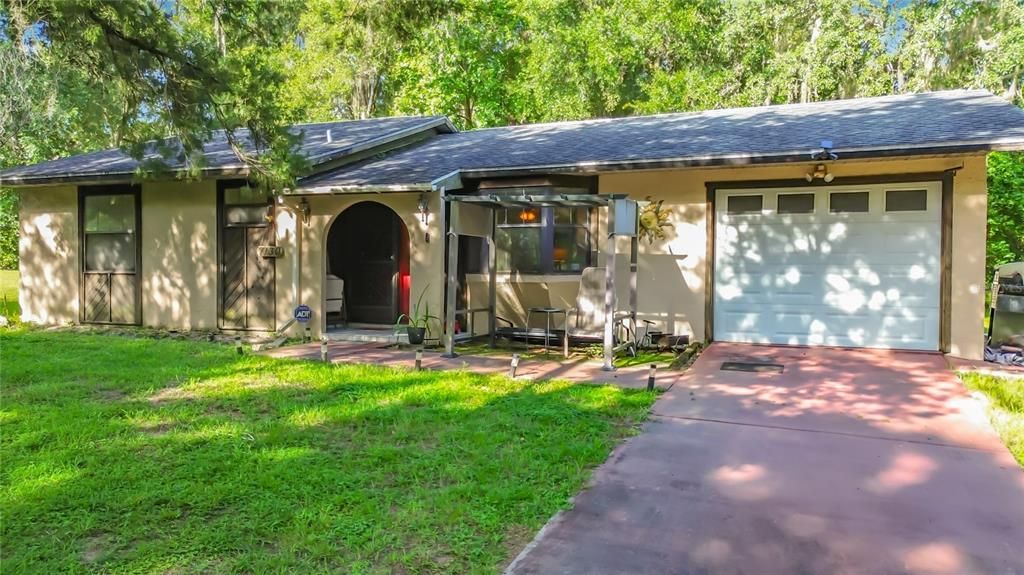 For Sale: $199,500 (2 beds, 2 baths, 940 Square Feet)