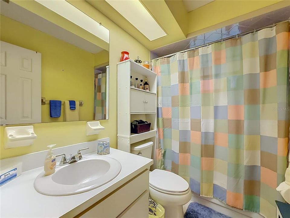 For Sale: $199,500 (2 beds, 2 baths, 940 Square Feet)
