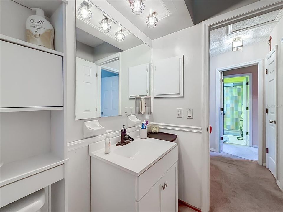 For Sale: $199,500 (2 beds, 2 baths, 940 Square Feet)