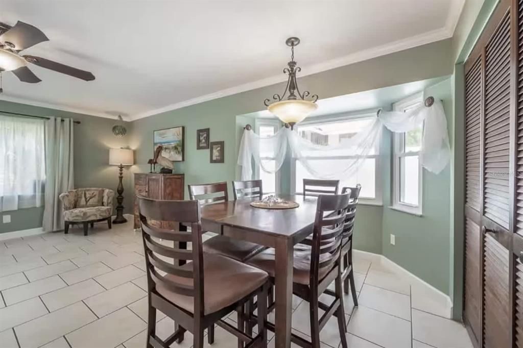 For Sale: $412,000 (2 beds, 2 baths, 1290 Square Feet)