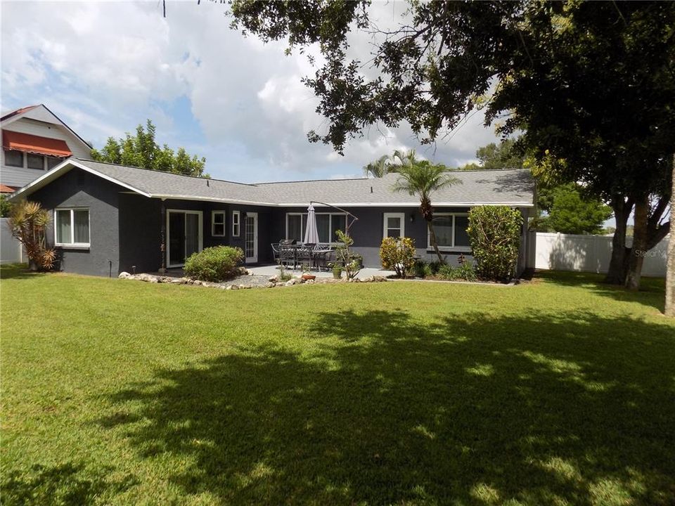 For Sale: $412,000 (2 beds, 2 baths, 1290 Square Feet)