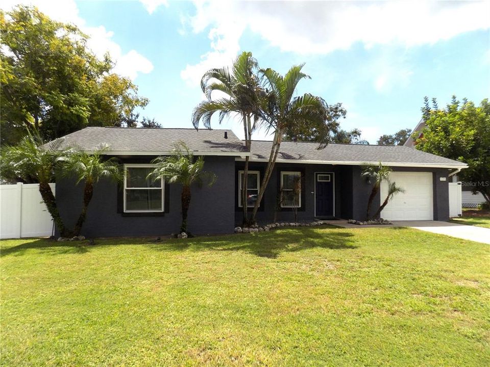 For Sale: $412,000 (2 beds, 2 baths, 1290 Square Feet)