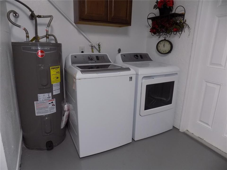 For Sale: $412,000 (2 beds, 2 baths, 1290 Square Feet)