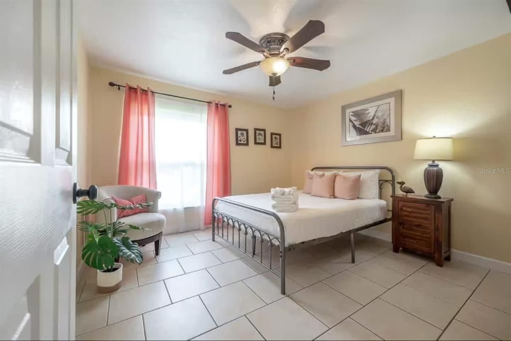 For Sale: $412,000 (2 beds, 2 baths, 1290 Square Feet)