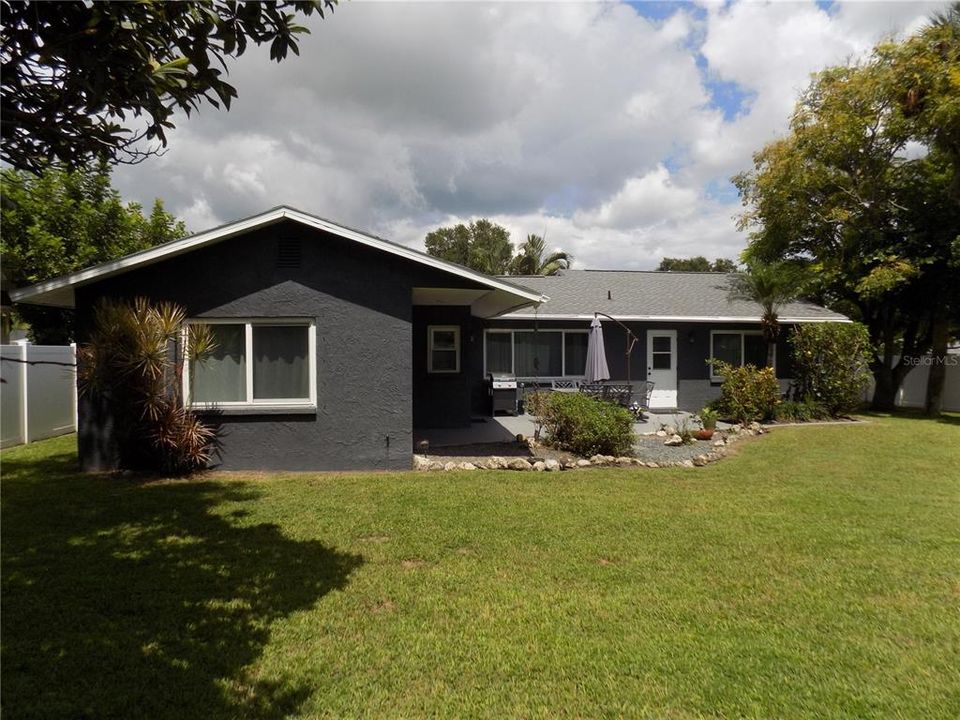 For Sale: $412,000 (2 beds, 2 baths, 1290 Square Feet)