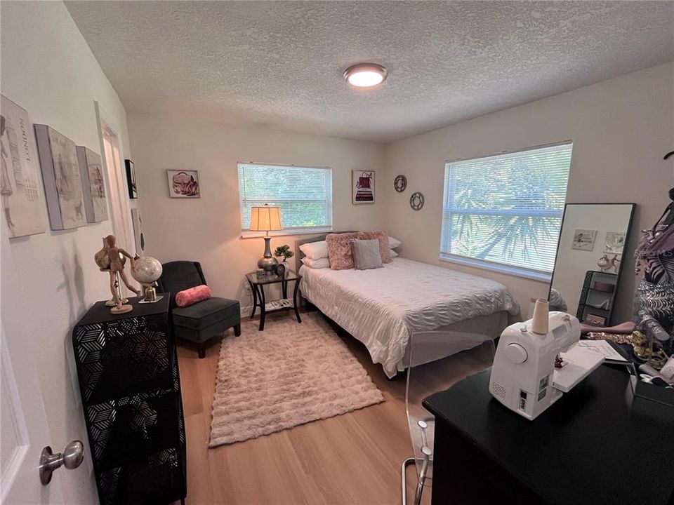 For Sale: $325,000 (3 beds, 2 baths, 947 Square Feet)