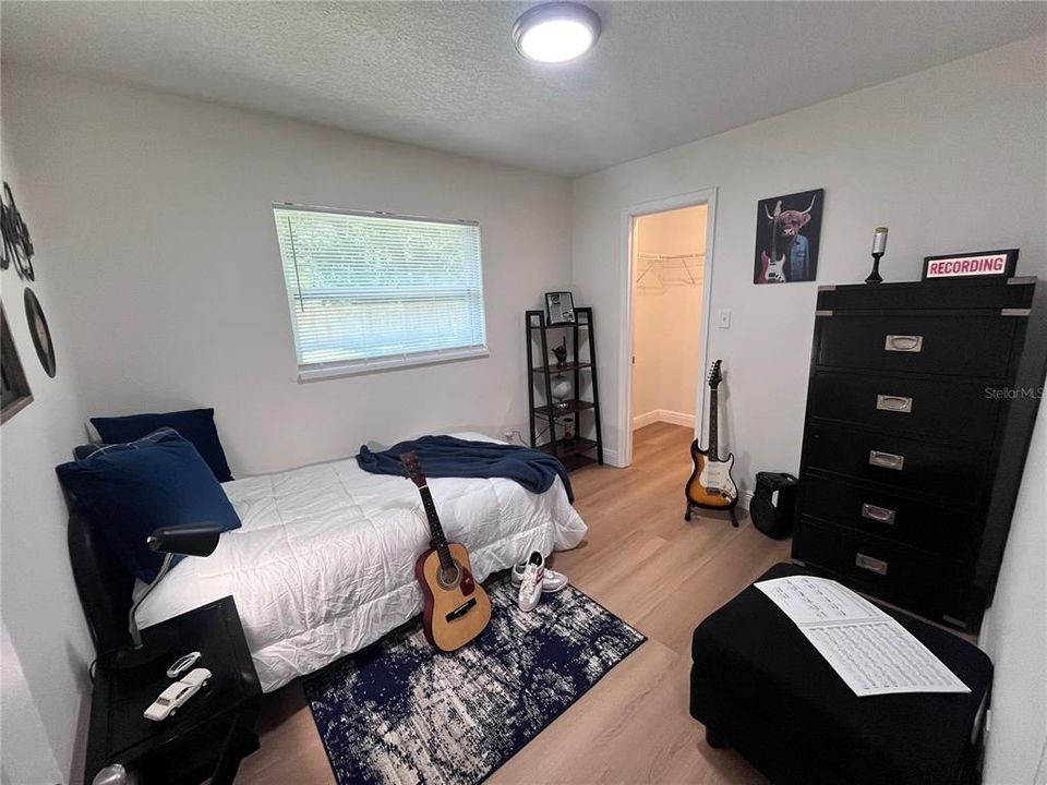 For Sale: $325,000 (3 beds, 2 baths, 947 Square Feet)