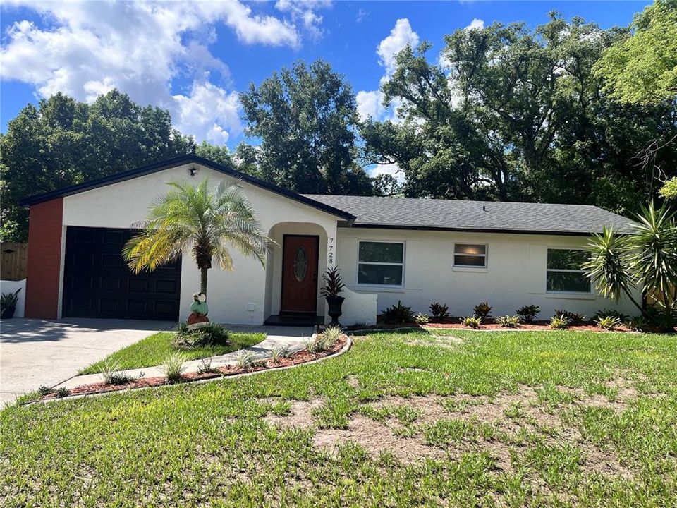 For Sale: $325,000 (3 beds, 2 baths, 947 Square Feet)