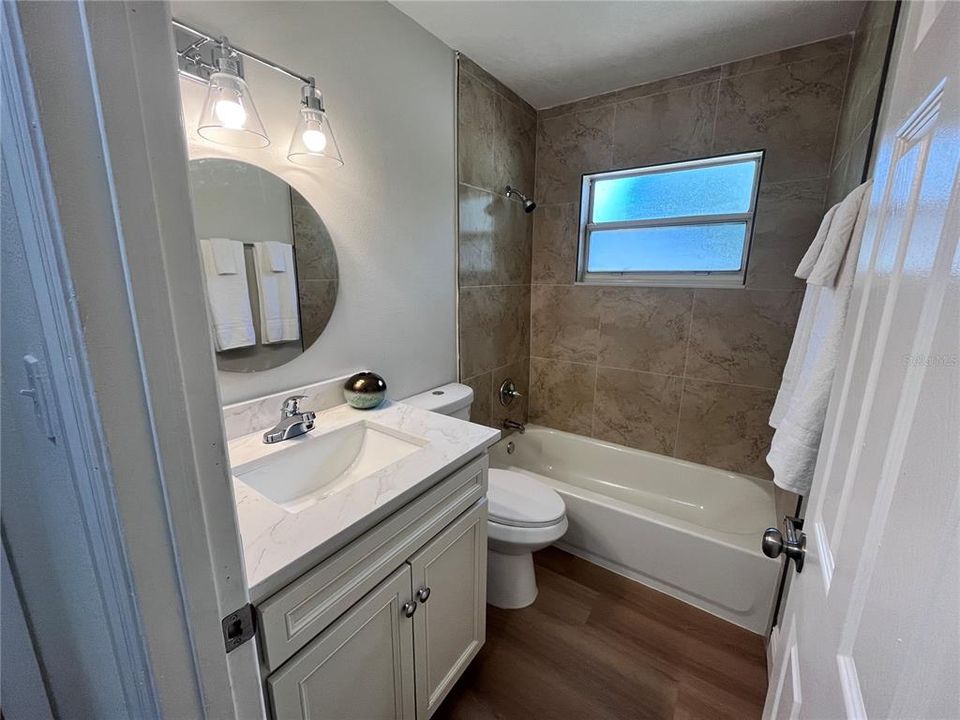 For Sale: $325,000 (3 beds, 2 baths, 947 Square Feet)