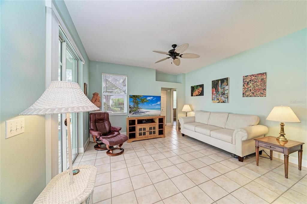 For Sale: $499,000 (4 beds, 2 baths, 1969 Square Feet)