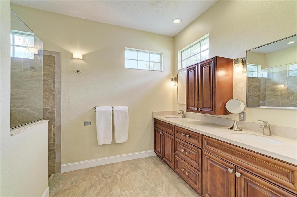 For Sale: $499,000 (4 beds, 2 baths, 1969 Square Feet)