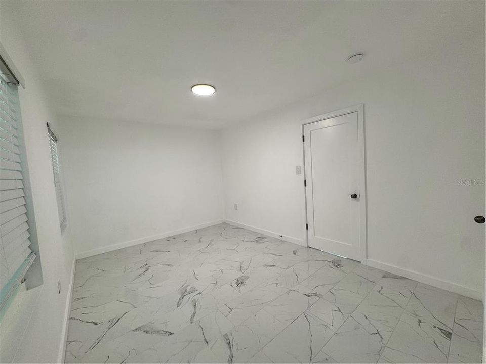 For Rent: $1,800 (1 beds, 1 baths, 498 Square Feet)