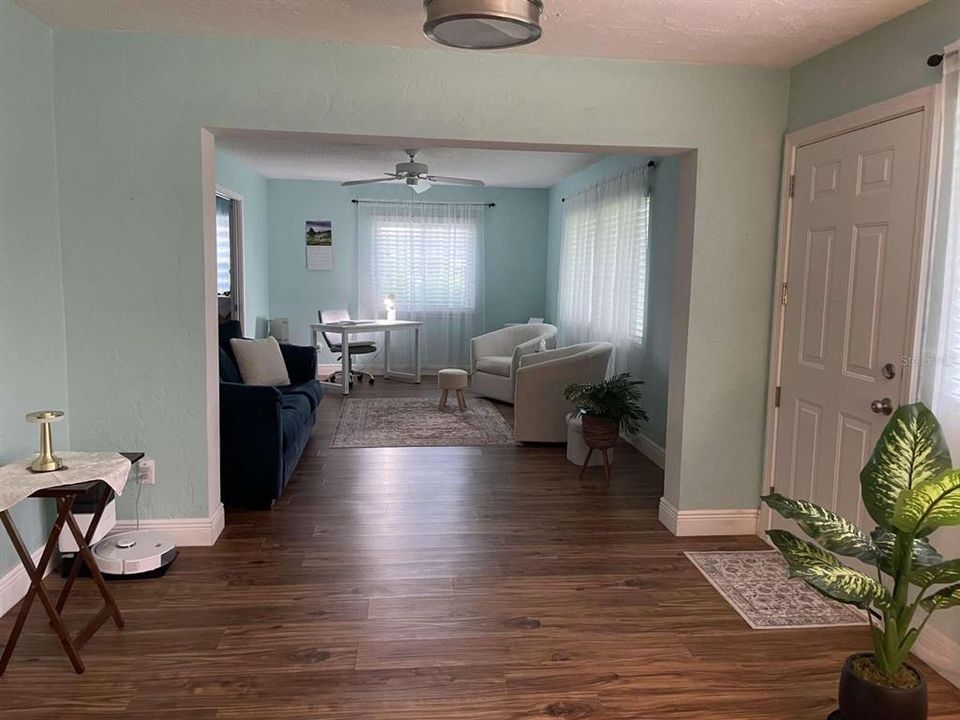 For Sale: $349,700 (2 beds, 2 baths, 1798 Square Feet)