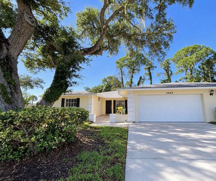 For Sale: $349,700 (2 beds, 2 baths, 1798 Square Feet)