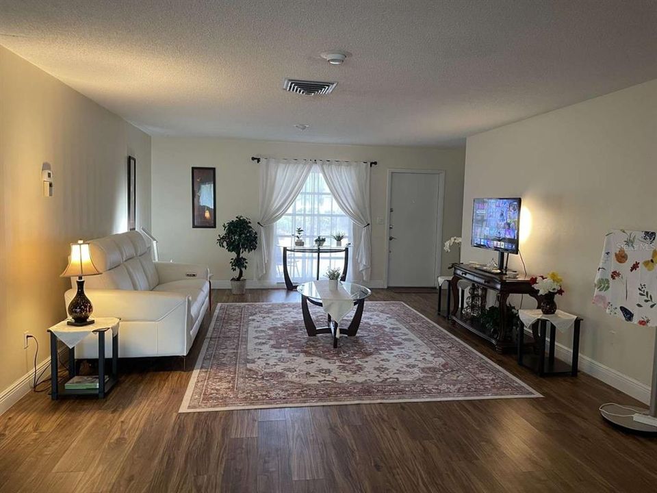 For Sale: $349,700 (2 beds, 2 baths, 1798 Square Feet)