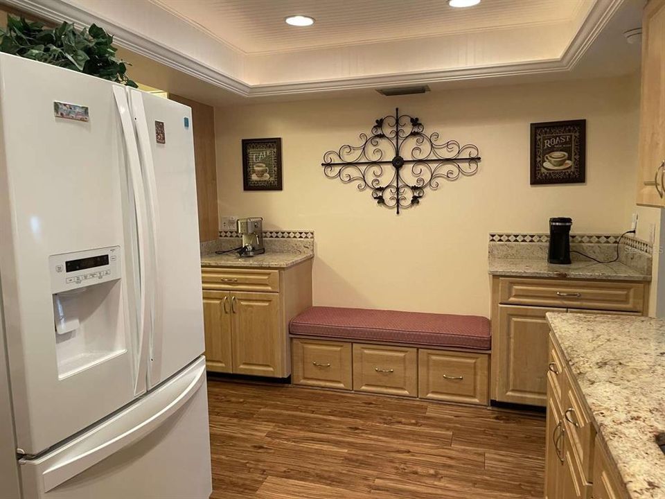 For Sale: $349,700 (2 beds, 2 baths, 1798 Square Feet)