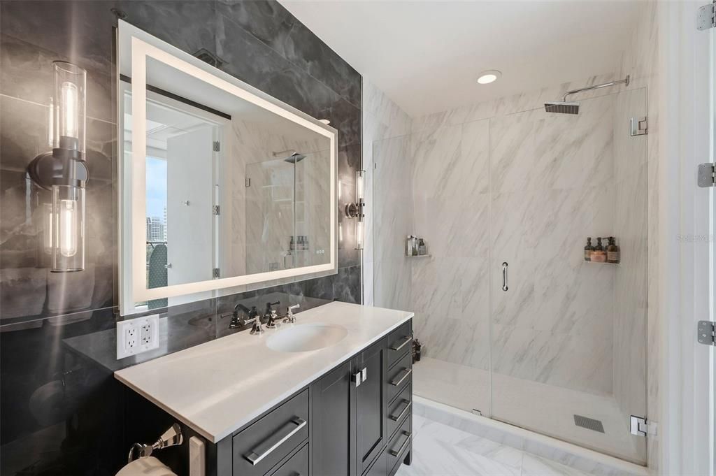 For Sale: $598,000 (1 beds, 1 baths, 1381 Square Feet)