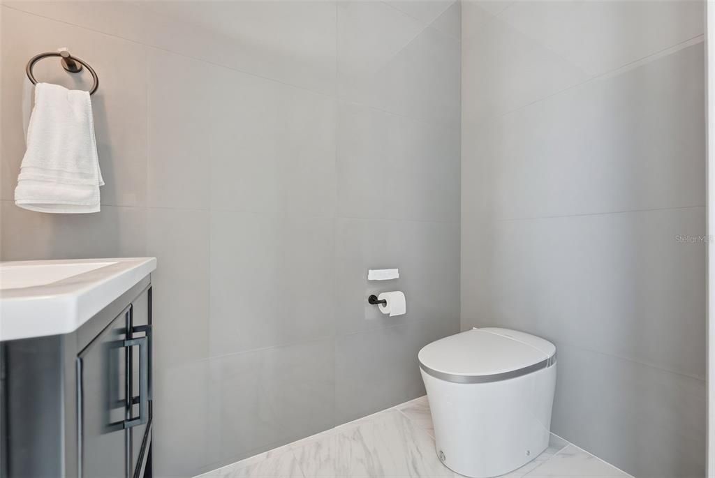 For Sale: $598,000 (1 beds, 1 baths, 1381 Square Feet)
