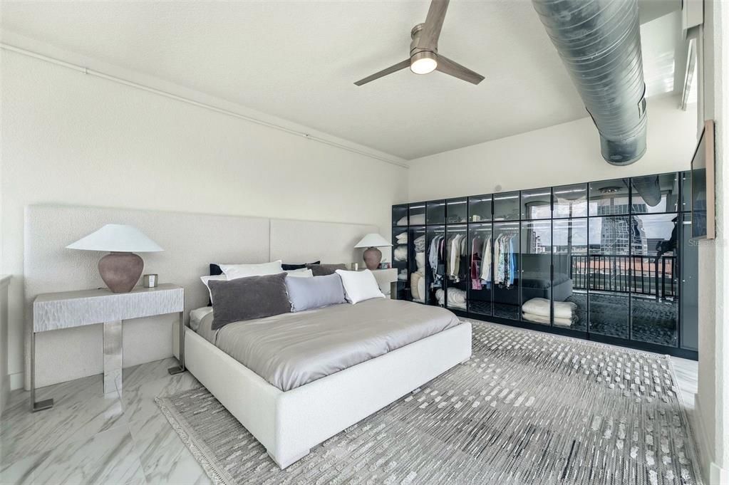 For Sale: $598,000 (1 beds, 1 baths, 1381 Square Feet)
