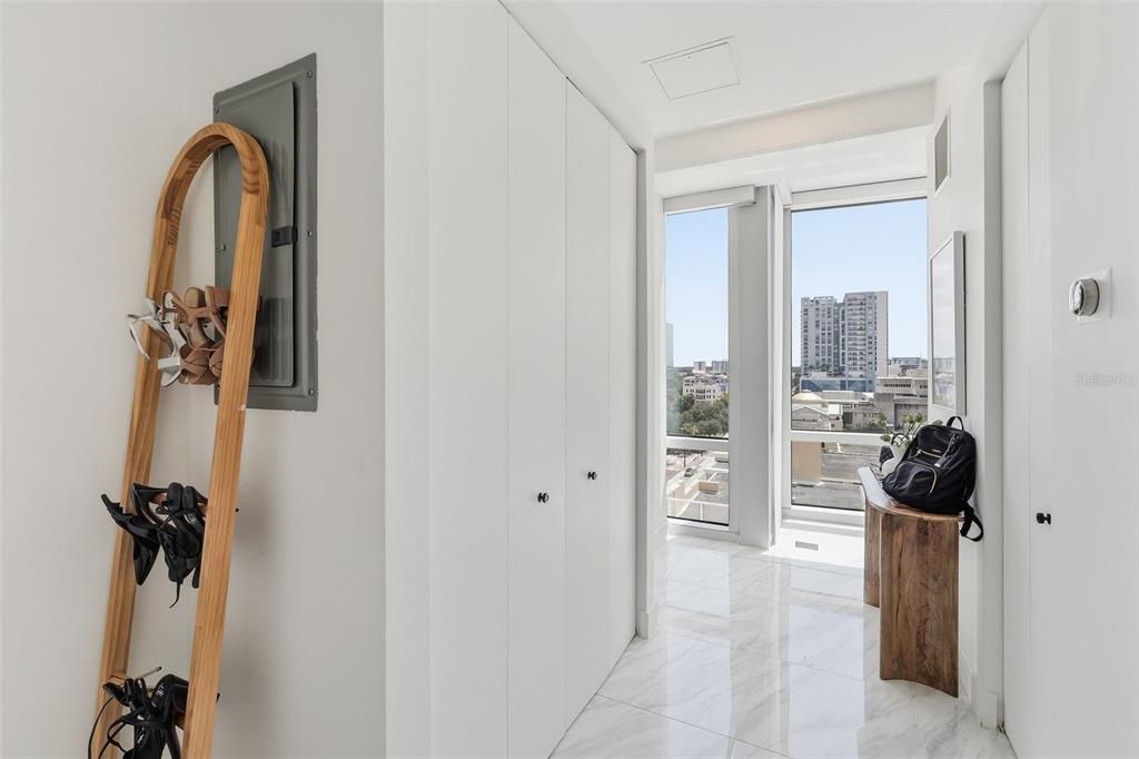 For Sale: $598,000 (1 beds, 1 baths, 1381 Square Feet)