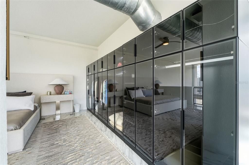 For Sale: $598,000 (1 beds, 1 baths, 1381 Square Feet)