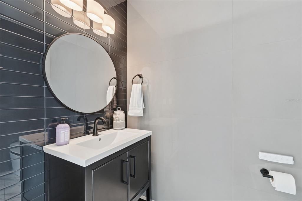 For Sale: $598,000 (1 beds, 1 baths, 1381 Square Feet)