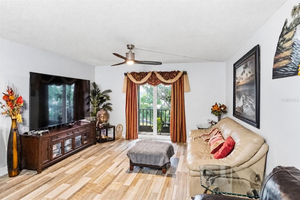 Active With Contract: $150,000 (2 beds, 2 baths, 1090 Square Feet)